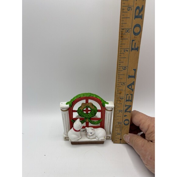 Vintage Waiting for Santa porcelain kittens Votive Candle Holder Wreath - Picture 6 of 12